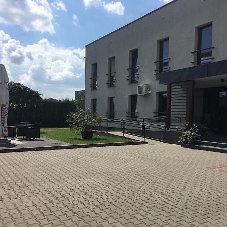 Hotel Vis A Vis Олесница Экстерьер фото
