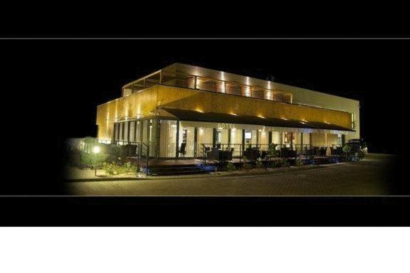Hotel Vis A Vis Олесница Экстерьер фото