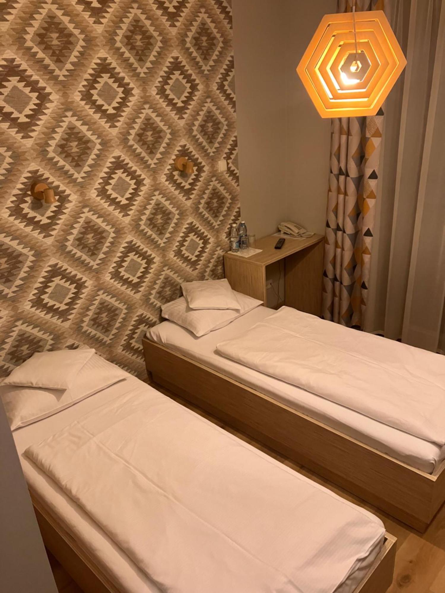 Hotel Vis A Vis Олесница Экстерьер фото